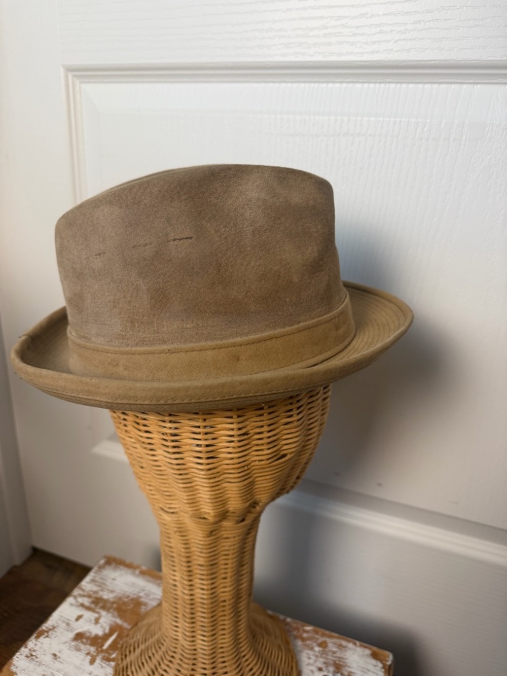 Vintage Dobbs Genuine Suede Fedora Hat – Classic Tan| Made in USA - Picture 3 of 7